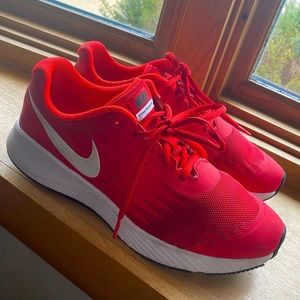 ⭐️ Nike Star Runner ⭐️ Athletic Shoes⭐️7Y Red